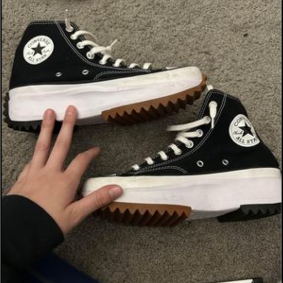 Chuck Taylor Platform Converse - Picture 2 of 5